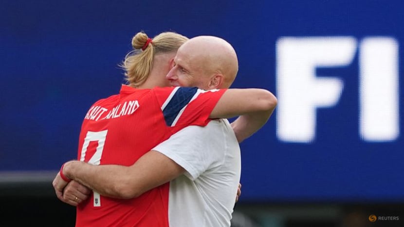 Norway's Solbakken praises unique Haaland as England World Cup clash looms