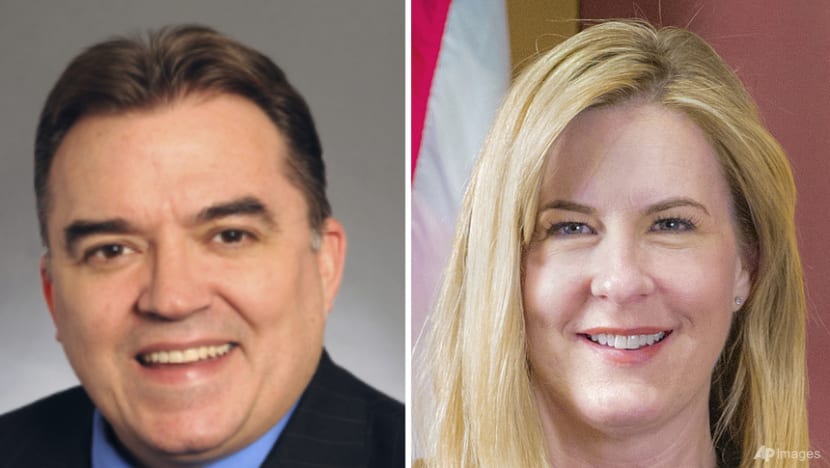 Police hunt for gunman who shot Minnesota lawmakers while posing as officer Police hunt for gunman who shot Minnesota lawmakers while posing as officer