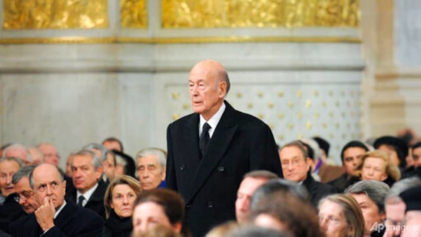 Ex-French leader Valery Giscard d'Estaing dies at age 94 after contracting COVID-19 Ex-French leader Valery Giscard d'Estaing dies at age 94 after contracting COVID-19