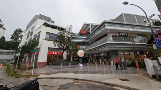 出于卫生考虑 荷兰村亲宠物商场店家清洁工作比别家多十倍