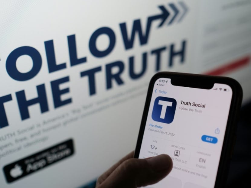 Commentary: Is Trump using a dubious social media platform to gear up for a 2024 presidential run? 