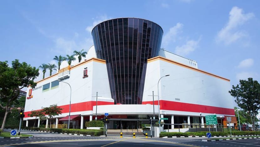 Cleaner at Hougang Mall fined for cursing at safe distancing enforcement officer