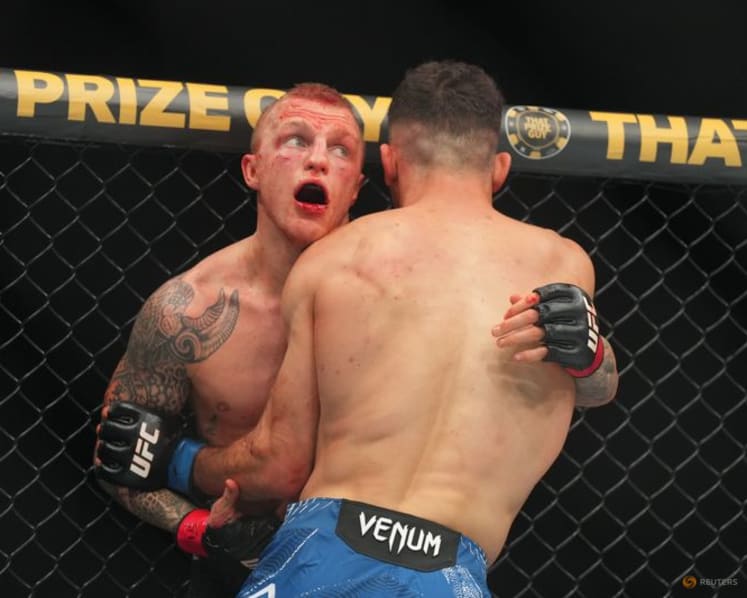 Mason Jones takes decision in bloody win over Axel Sola at UFC London