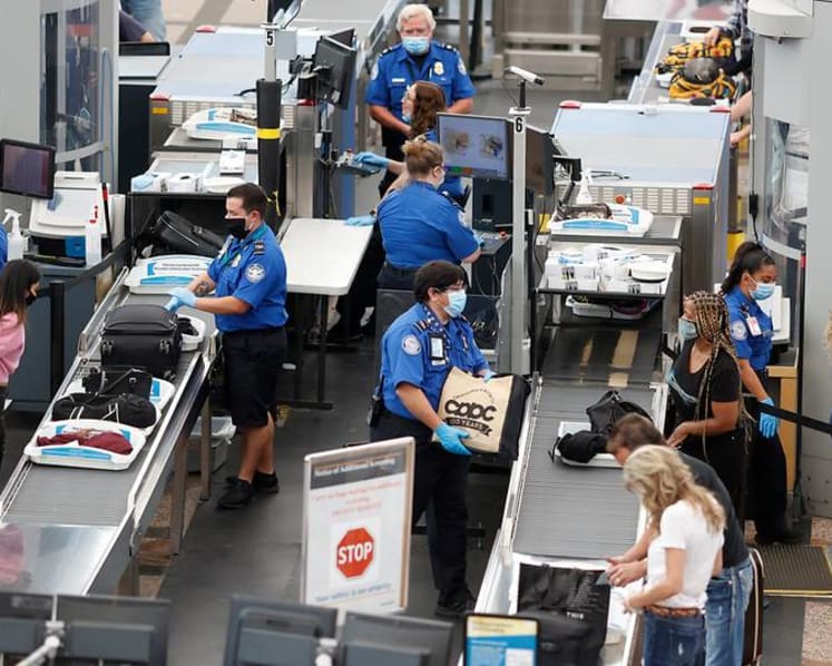 COVID-19 travel: More than 1 million passengers screened in the US for first time since March