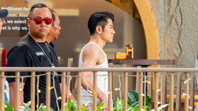郭富城现踪狮城！樟宜机场、圣淘沙接连被偶遇，冻龄状态引热议
