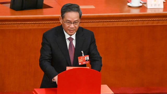 中国中共政治局常委李强获选为新一任国务院总理