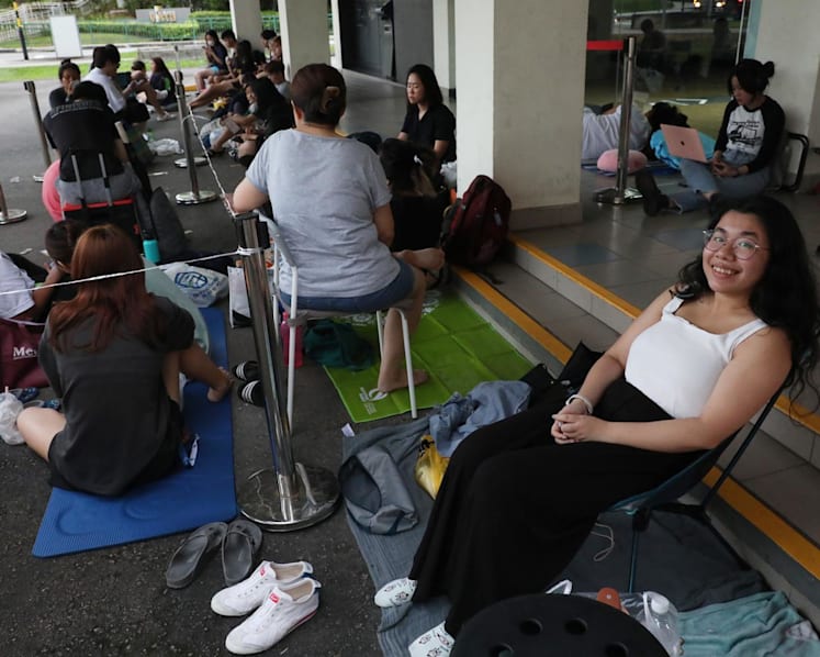 Sleeping overnight with other Swifties outside SingPost office for concert tickets? Taylor, look what you made me do