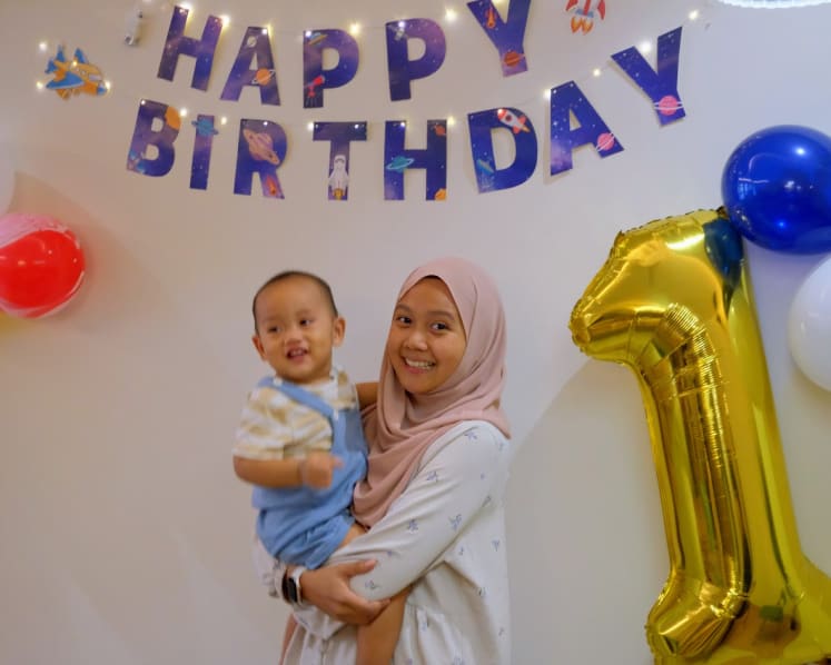 One year of breastfeeding challenges as a first-time mum: Night feeds, immense joy and mastitis