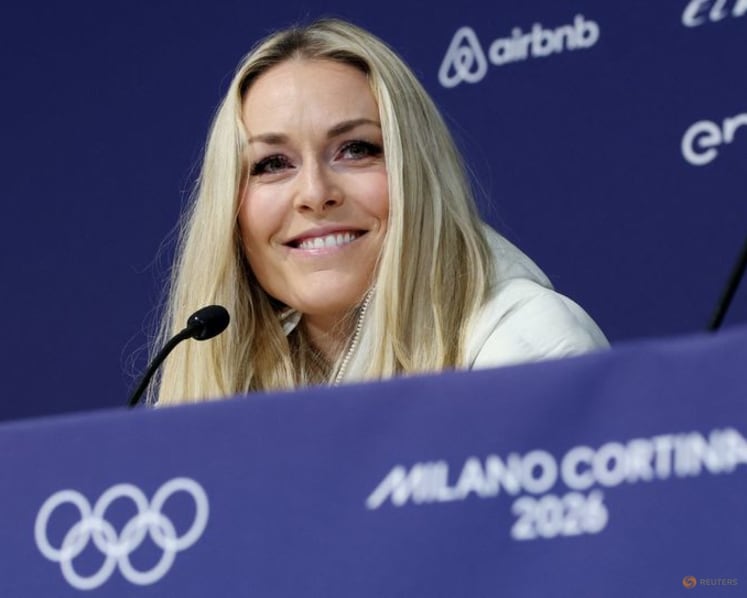 Alpine skiing-Vonn vows to enter Milano Cortina downhill despite ruptured ACL