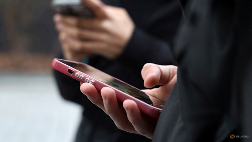 Czech government plans to ban mobile phones in schools from 2027
