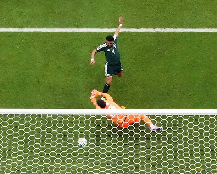 Araujo equaliser saves Uruguay's blushes in draw with Saudis