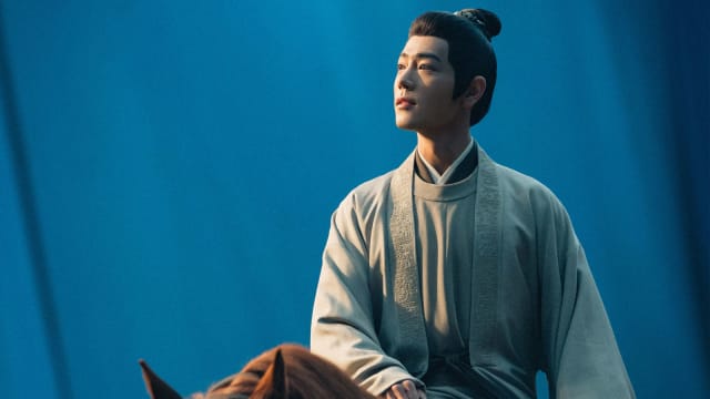 肖战《藏海传》戏服公益拍卖引疯抢，粉丝热情超预期，竞价破3500元！