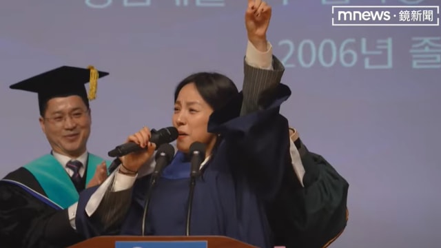 李孝利回母校演讲　惊喜献唱全场high翻