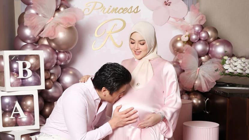 Syahrini bocorkan tipis-tipis jenis kelamin dan inisial nama anak Syahrini bocorkan tipis-tipis jenis kelamin dan inisial nama anak