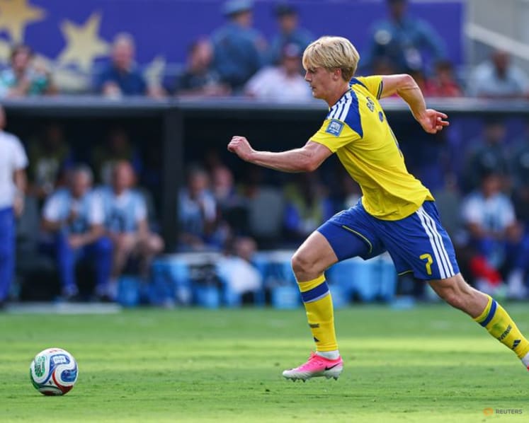 De Zerbi wants Bergvall to stay at Spurs but offers no starting guarantees