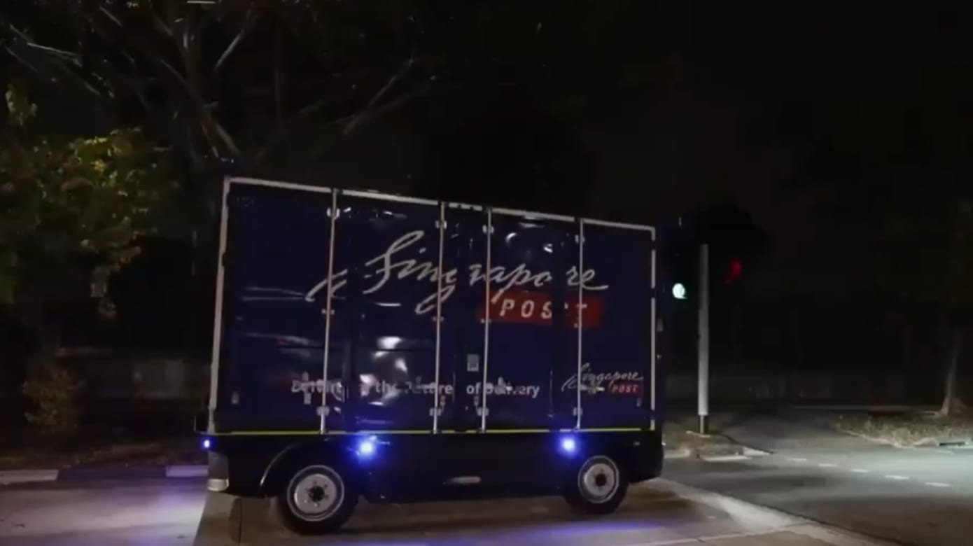 新邮政淡滨尼试行自动驾驶电动物流车 凌晨时段上路