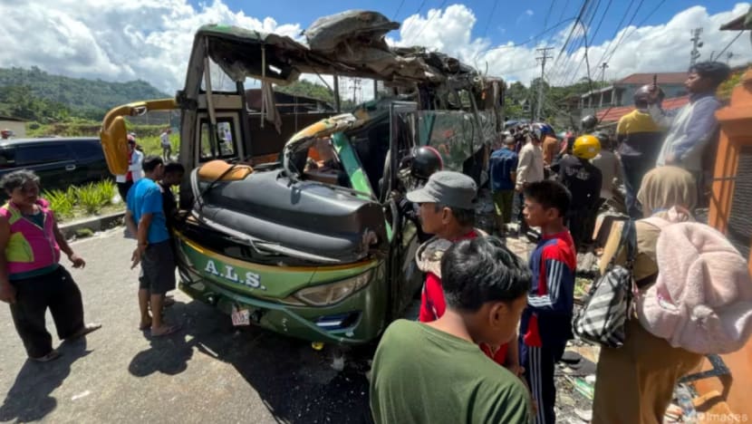Sekurang-kurangnya 12 maut dalam nahas bas di Indonesia selepas brek gagal berfungsi: Polis