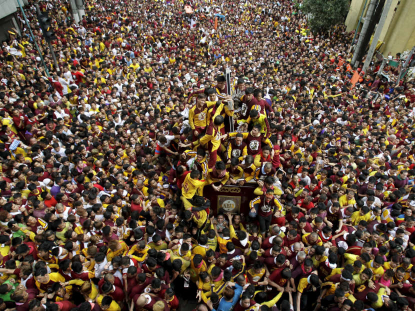Huge Catholic parade held under heavy security in Manila