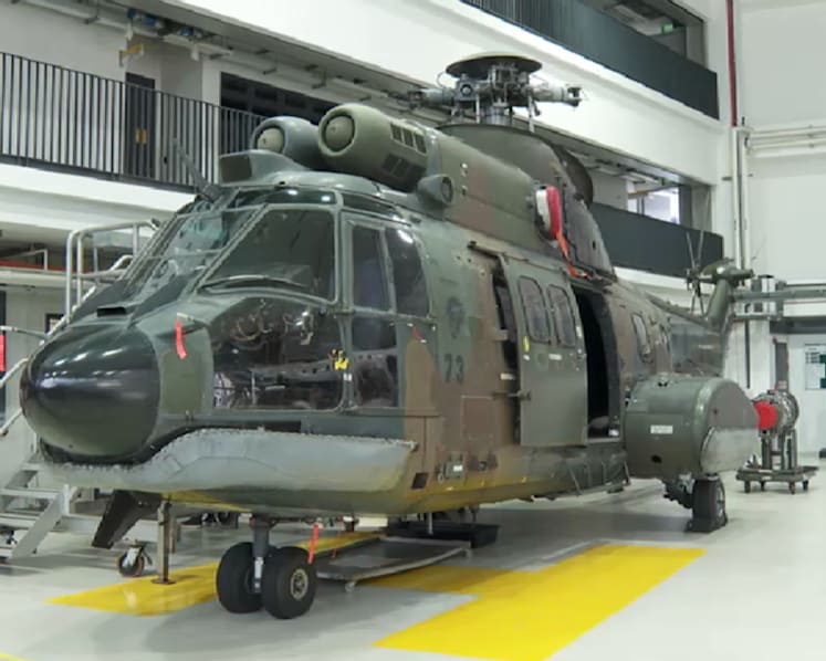 Singapore Polytechnic students get hands-on learning opportunities with Super Puma helicopter