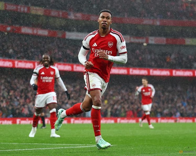 Gabriel shines at both ends as Arsenal ease past Everton to go level with Man City