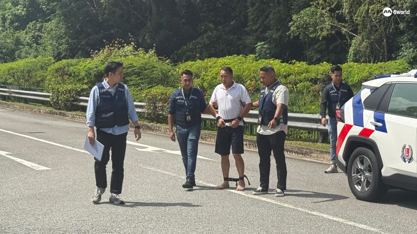 第三名被告Yang Chao抵达位于武吉知马月桂木道一带的案发现场。（图：叶衍娴）