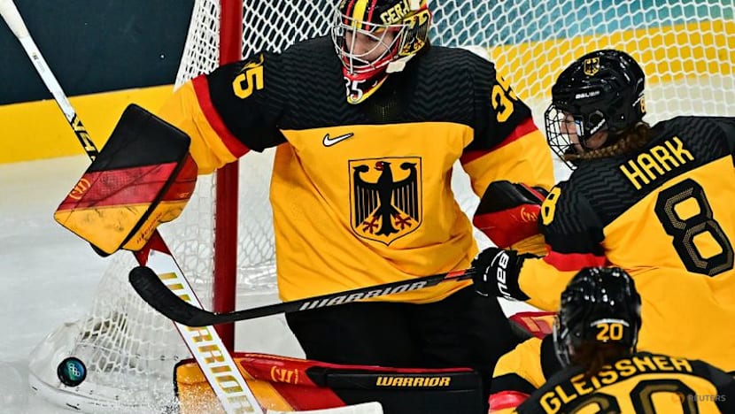 Ice hockey-Italy just want to have fun against women's hockey giants