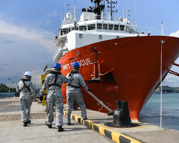 Singapore Navy deploys rescue vessel to aid in search for missing Indonesian submarine