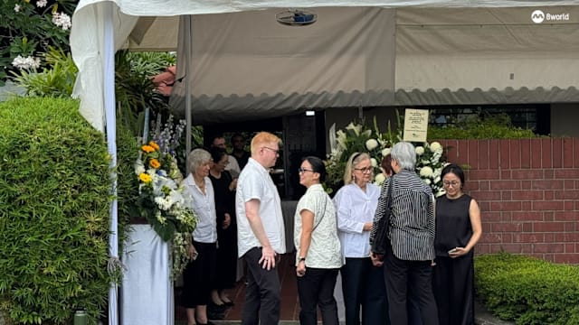 各界人士纷纷送上花圈 悼念刘太格