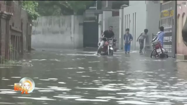 巴基斯坦东部天降豪雨 导致超过100人死亡