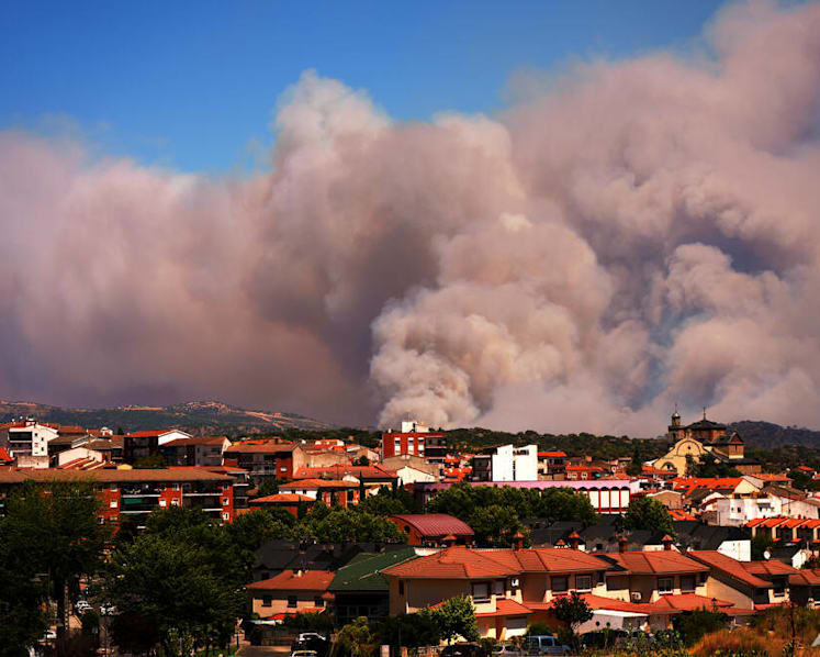 Tens of thousands flee forest infernos in France and Spain