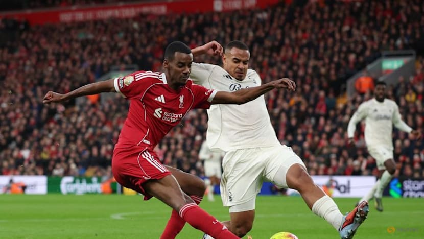 Liverpool slump continues, Man City lose, Chelsea move second