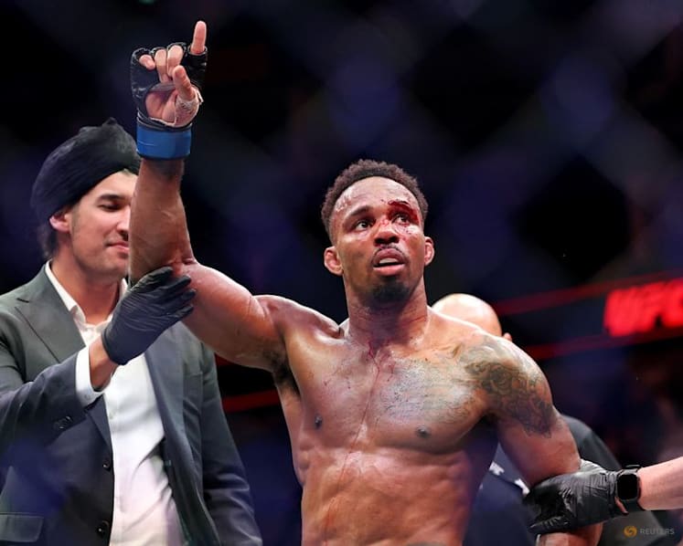 Evloev edges Murphy to set up UFC featherweight title shot