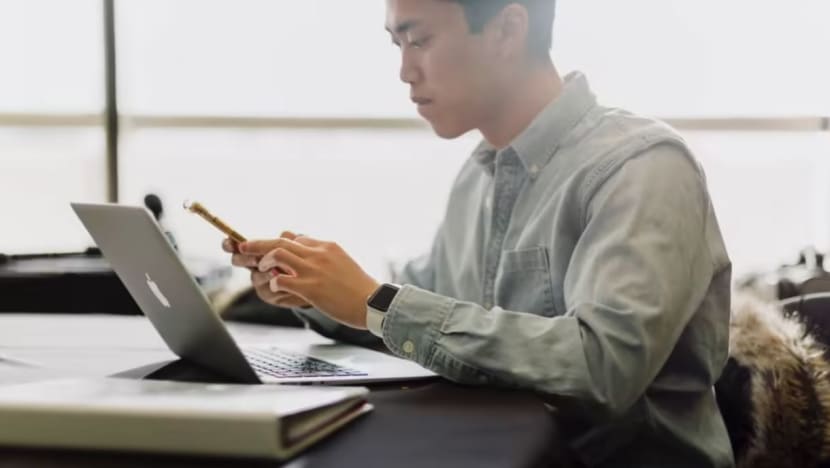 Aturan kerja fleksibel kian penting dengan lebih ramai penduduk SG sebagai penjaga: Gan Siow Huang Aturan kerja fleksibel kian penting dengan lebih ramai penduduk SG sebagai penjaga: Gan Siow Huang