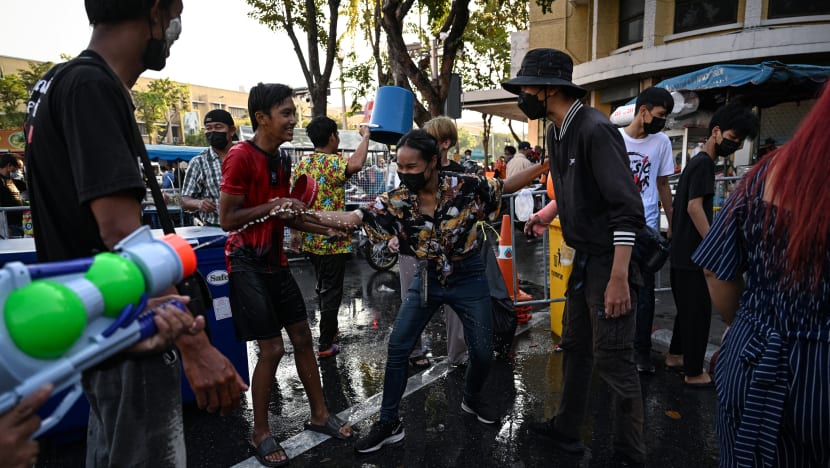 Thailand mansuh pemakaian pelitup di tempat tertutup, awam Thailand mansuh pemakaian pelitup di tempat tertutup, awam
