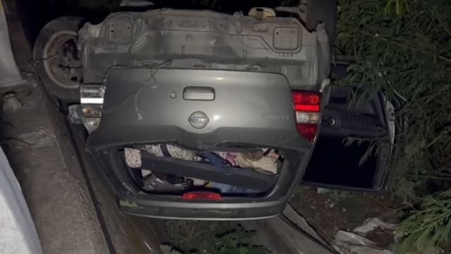 台东轿车翻覆四轮朝天 司机离奇失踪