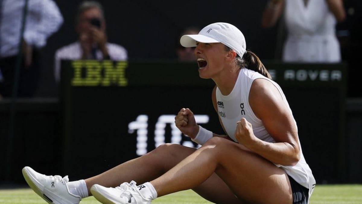 Swiatek thrashes Anisimova 6-0 6-0 to win Wimbledon title