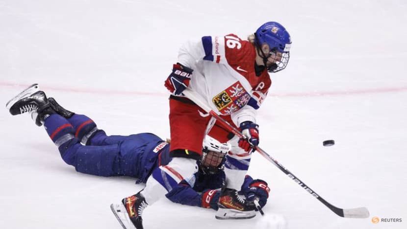 Ice hockey-Pannek is the star as US beat Czechs to reach world final