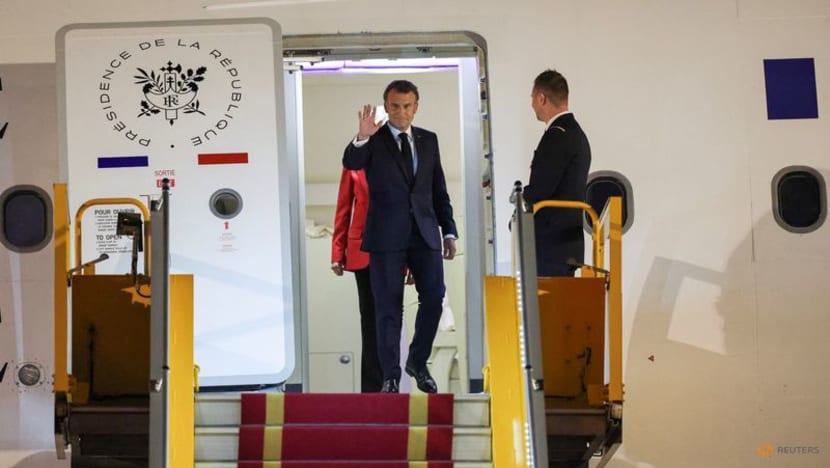 France's Macron arrives in Vietnam for Southeast Asia tour France's Macron arrives in Vietnam for Southeast Asia tour