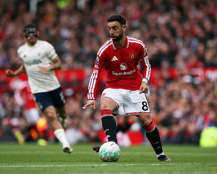 West Ham on brink of relegation, United's Fernandes equals assist record