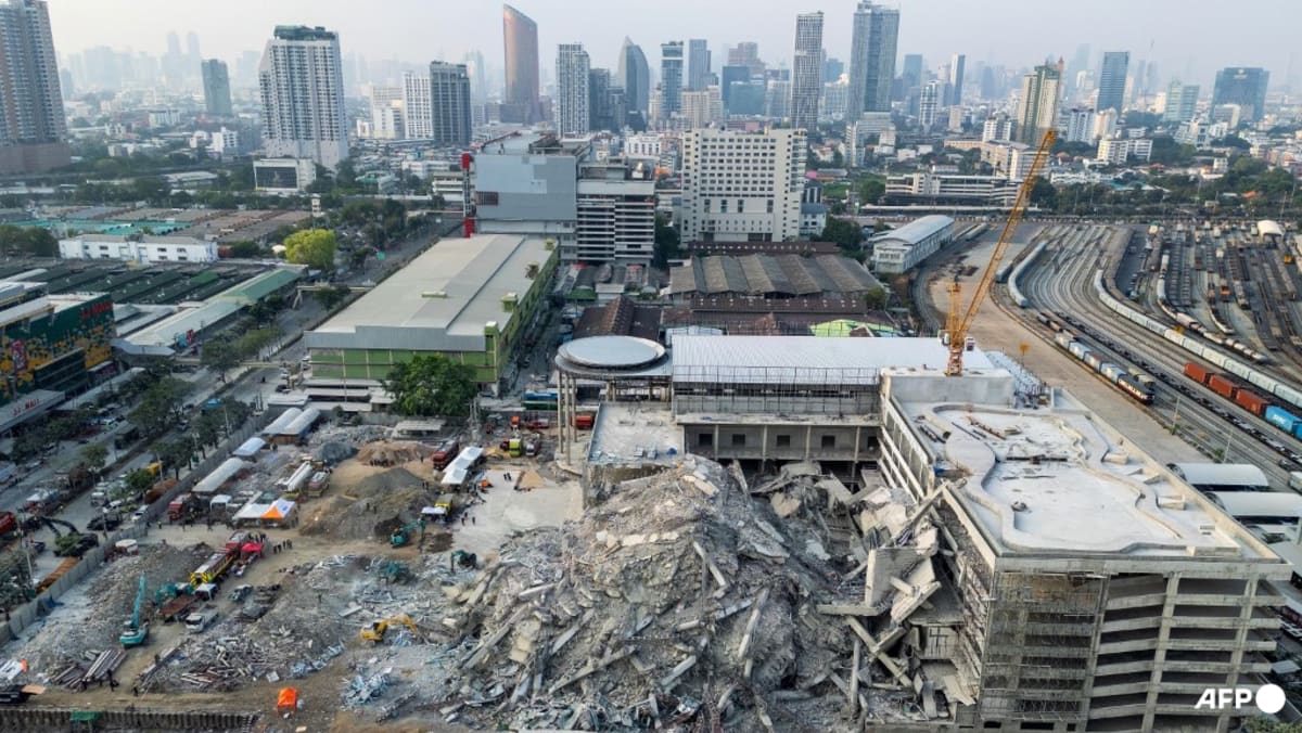Myanmar-Thailand quake toll passes 700 as rescuers dig for survivors Myanmar-Thailand quake toll passes 700 as rescuers dig for survivors