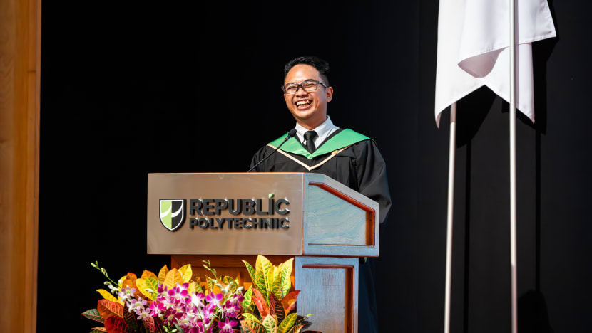 Dulu tercicir kini 'valedictorian' pada usia 36 tahun Dulu tercicir kini 'valedictorian' pada usia 36 tahun