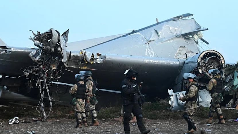 விமானத்திலிருந்து பணத்தைத் திருடியவர்களுக்கு வலைவீச்சு