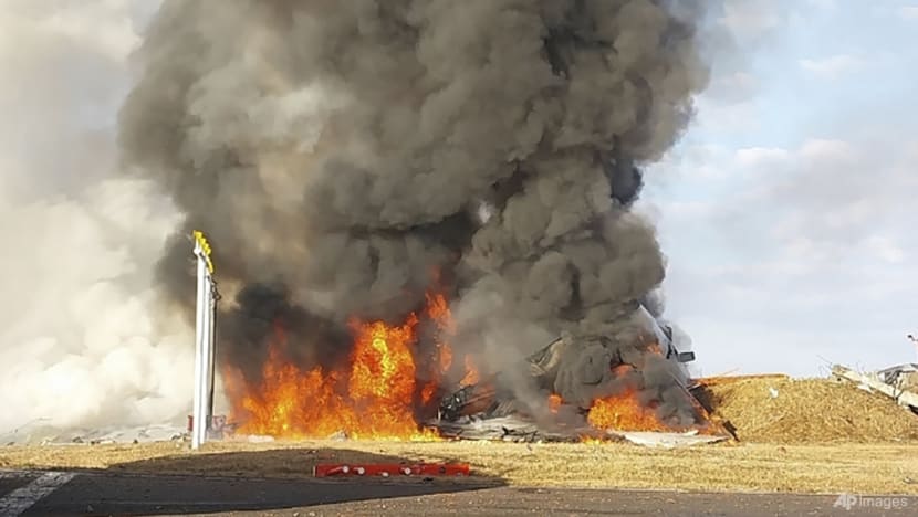 South Korea air crash: 179 dead, 2 rescued after Jeju Air plane smashes into wall at airport South Korea air crash: 179 dead, 2 rescued after Jeju Air plane smashes into wall at airport
