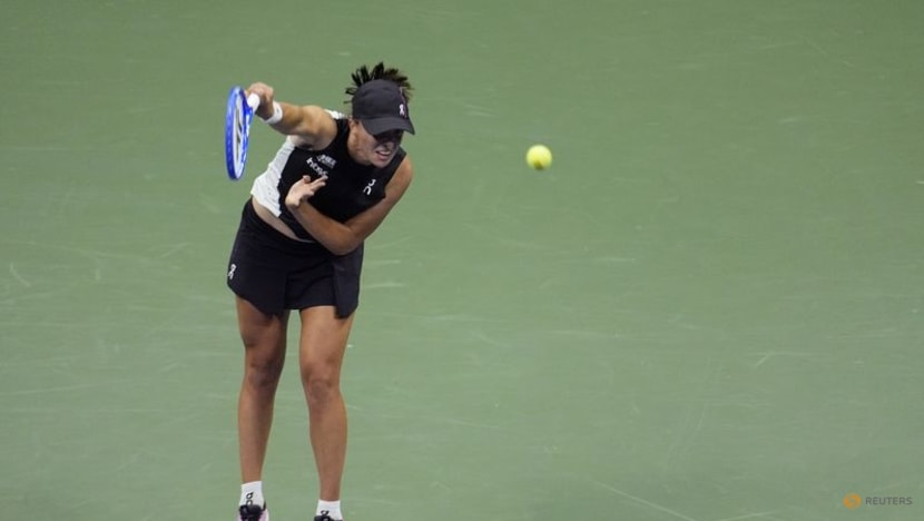 Swiatek survives Kalinskaya scare to reach US Open last 16