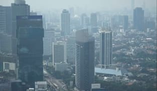 JEREBU RENTAS SEMPADAN: Mutu udara Jakarta pada paras tidak sihat, ketiga terburuk di Indonesia