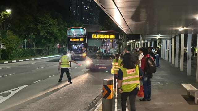 波那维斯达站等车人群于午夜前消散