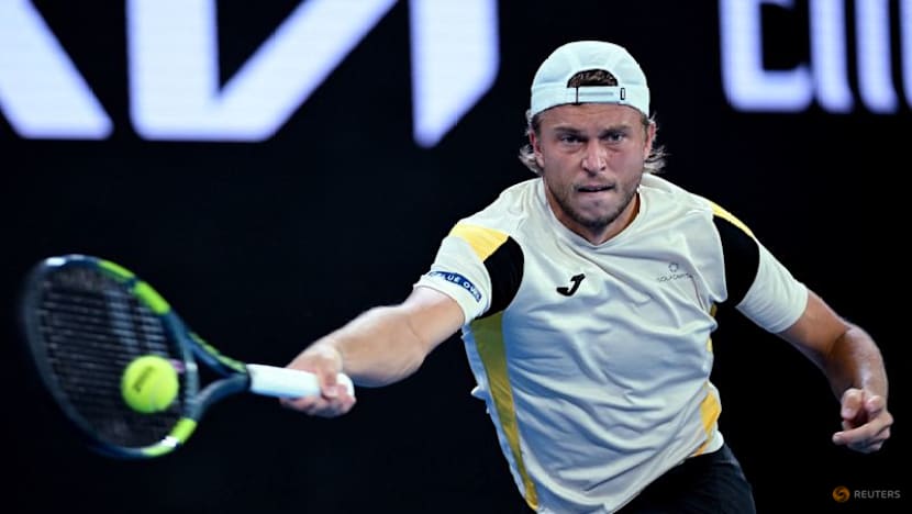 Zverev overcomes Muller to make third round in Melbourne