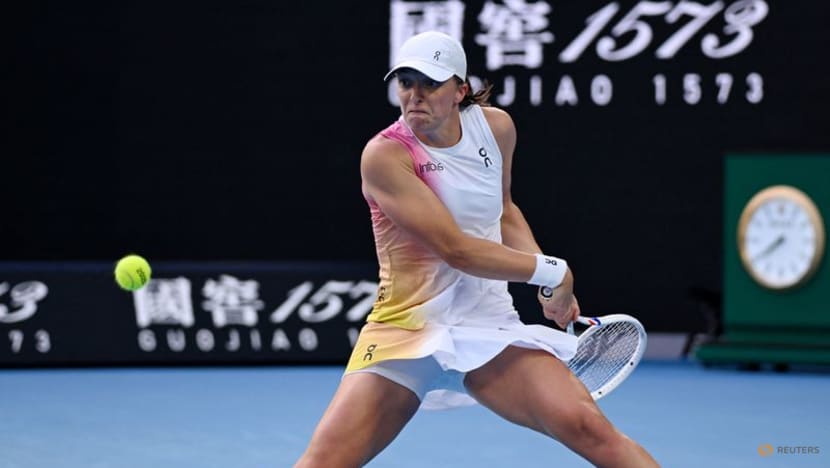 Swiatek crushes lucky loser Lys to reach Australian Open quarters Swiatek crushes lucky loser Lys to reach Australian Open quarters