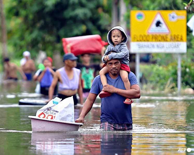 At least two dead as Super Typhoon Fung-wong makes landfall in the Philippines