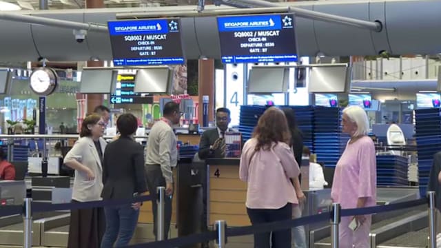 约167名国人和家属 乘搭第二趟专机从阿曼回国